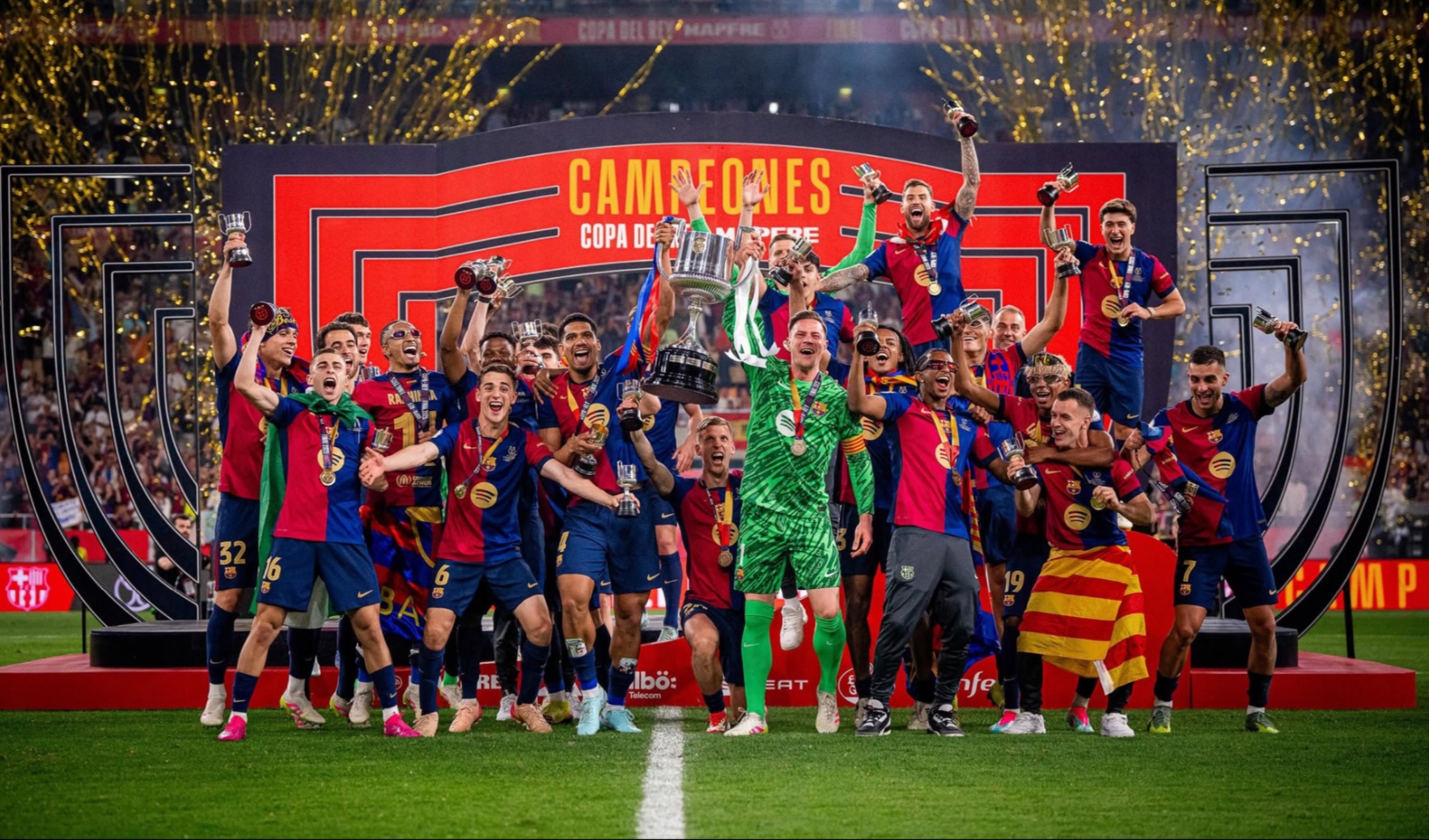 FC Barcelonas nøkkelspiller Robert Lewandowski annonserer avgang